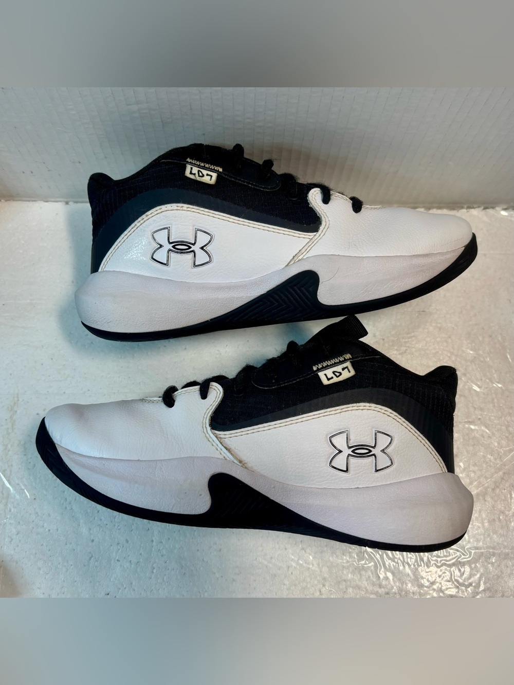 Under Armour Men’s White and Black Low-Top Athletic Sneakers Size 6.5Y